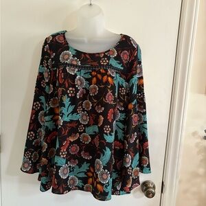 New Directions Black and Teal Floral Top with Flowy Sleeves NWT